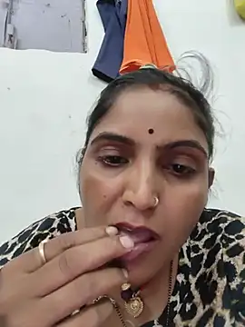 Radha_bhabi stripchat live cam model