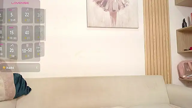 queen_adhara stripchat live cam model