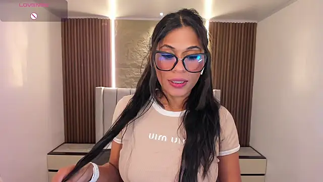 YARA_SHINE2 stripchat live cam model