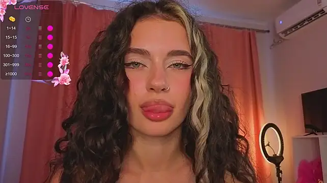 MoonFaairyy stripchat live cam model