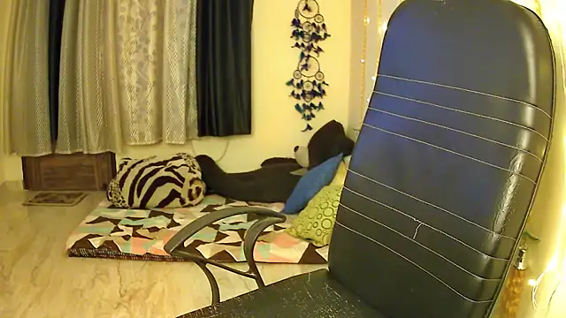 aarya_love stripchat live cam model