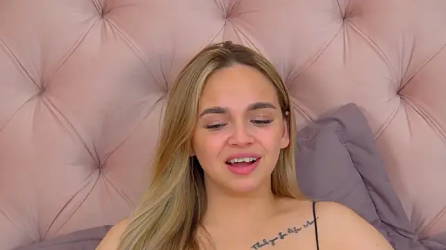 AnitaVenture stripchat live cam model