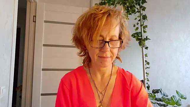 LioraWeiss stripchat live cam model