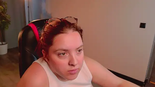 Bubbles_Luna stripchat live cam model