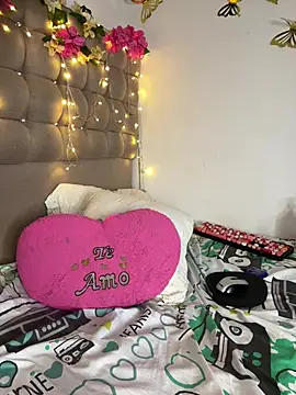 Jullieetta stripchat live cam model