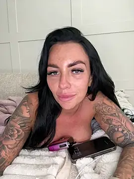 BELLABLACKXUK stripchat live cam model