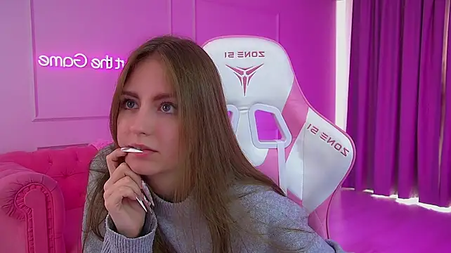 SofiaSarvains stripchat live cam model