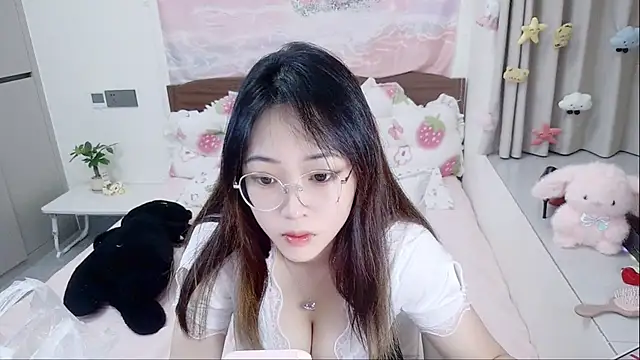 ChloeQing stripchat live cam model