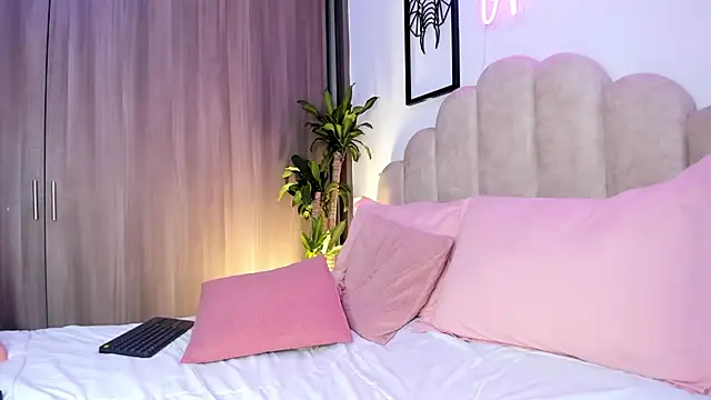 NaomiAsha stripchat live cam model