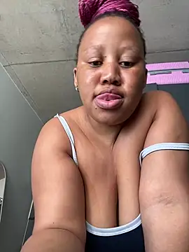 Yellowriider stripchat live cam model