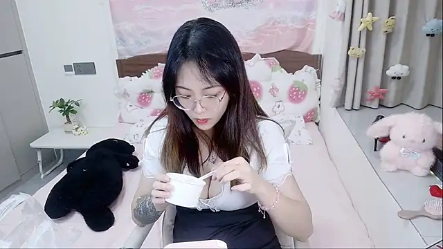 ChloeQing stripchat live cam model
