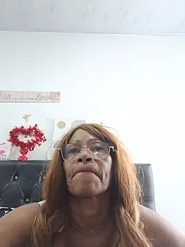 BustyMilf_ stripchat live cam model