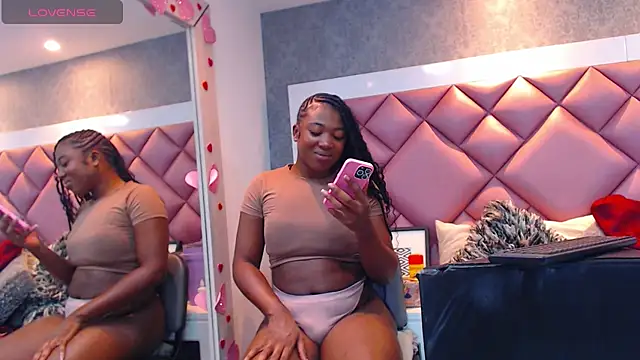 Thegreatonelady stripchat live cam model