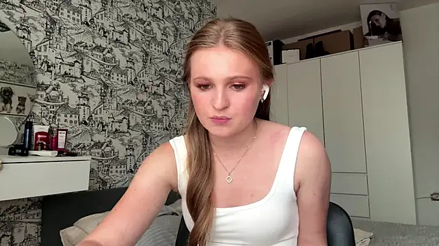 LisFris stripchat live cam model