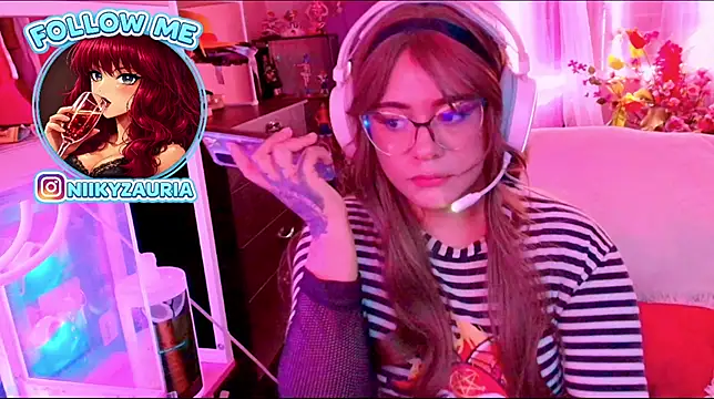 _niiky stripchat live cam model