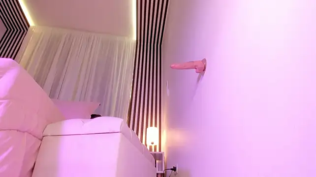 Samaantha-White stripchat live cam model