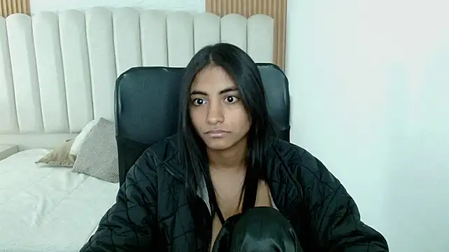 shaneelle stripchat live cam model