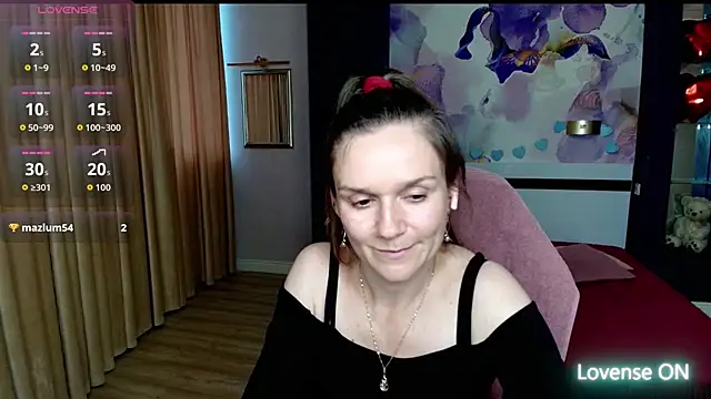 AriaGray stripchat live cam model