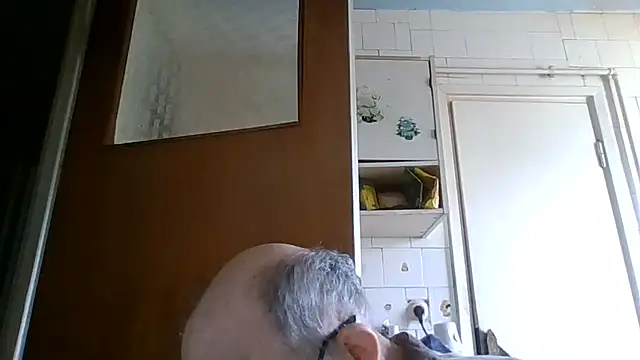 mariusica1@xh stripchat live cam model