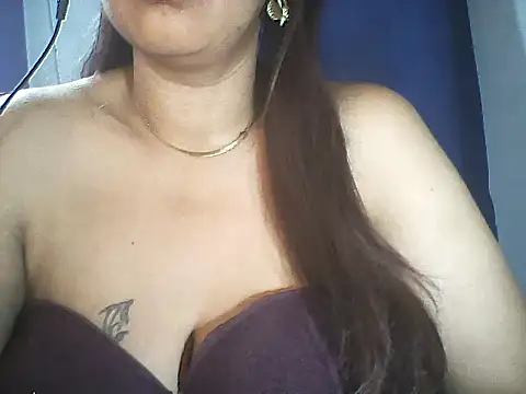 layanah12 stripchat live cam model