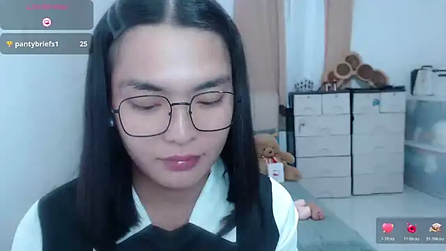 zhaviahale21 stripchat live cam model