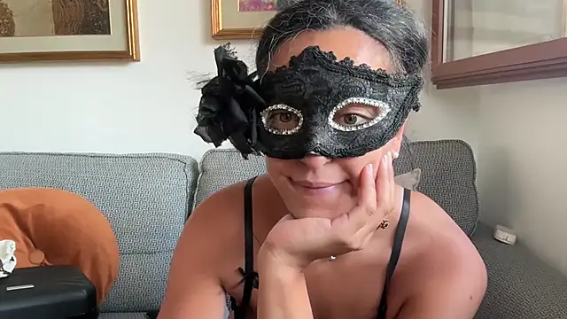 LasolitaAuri stripchat live cam model