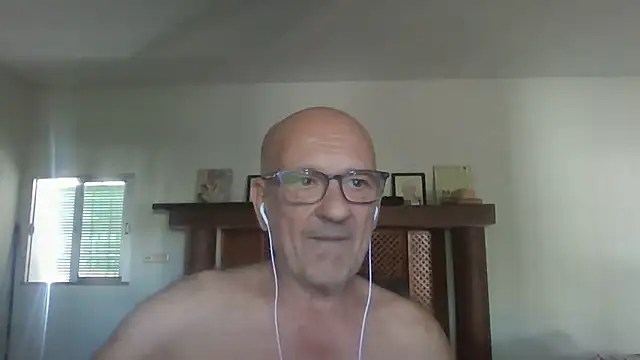 llopaco stripchat live cam model