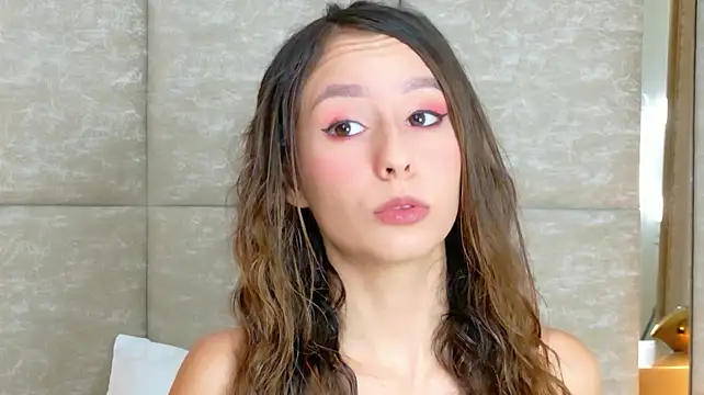 Sarah-Grace stripchat live cam model
