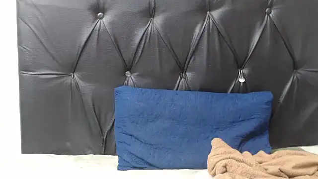 Ebonyboobsmilk stripchat live cam model