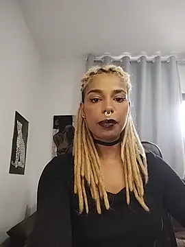 Helenoir stripchat live cam model