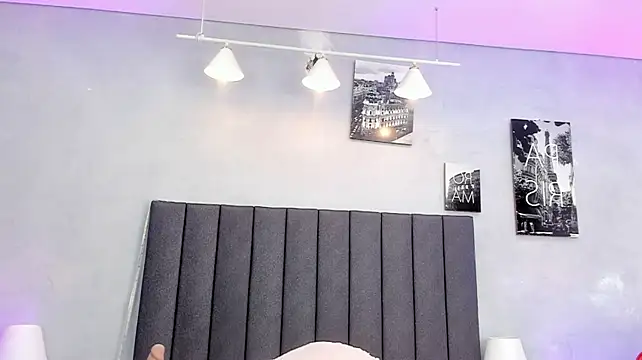 kendra_london stripchat live cam model