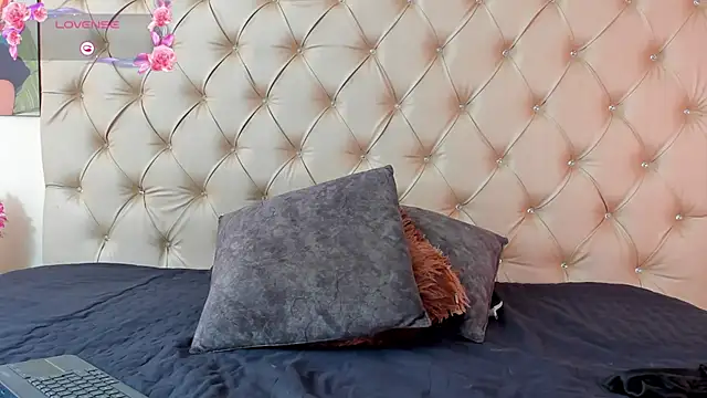 Stormy-y-Lisa stripchat live cam model