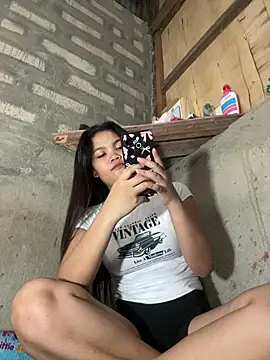 PinaySkinnyJust18 stripchat live cam model