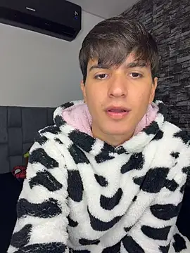 Naim_TheKing stripchat live cam model