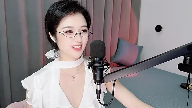 Momo-Wow stripchat live cam model