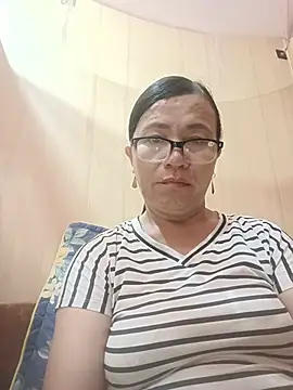 Chilly-wet stripchat live cam model