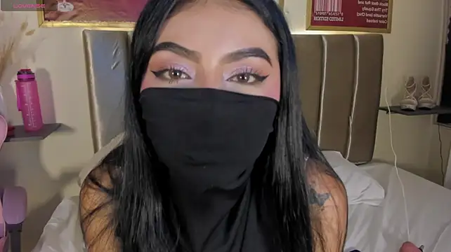 zaahra1 stripchat live cam model