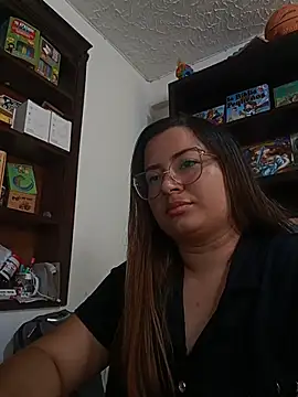 LunaDiaz999 stripchat live cam model