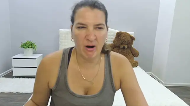 SilviaFreeya stripchat live cam model