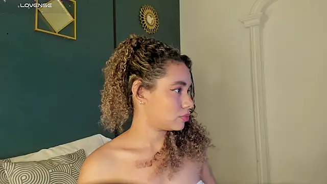 angie_leonn stripchat live cam model