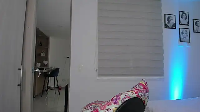 Antotss stripchat live cam model