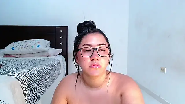 LuciaTomson stripchat live cam model