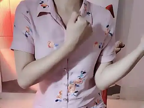 -Lylyn- stripchat live cam model