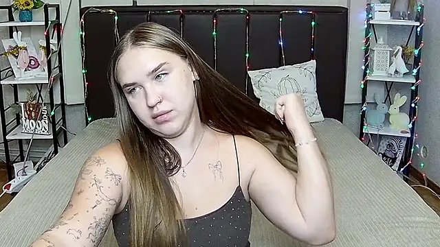 LauraHlot stripchat live cam model