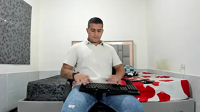 simookeler stripchat live cam model