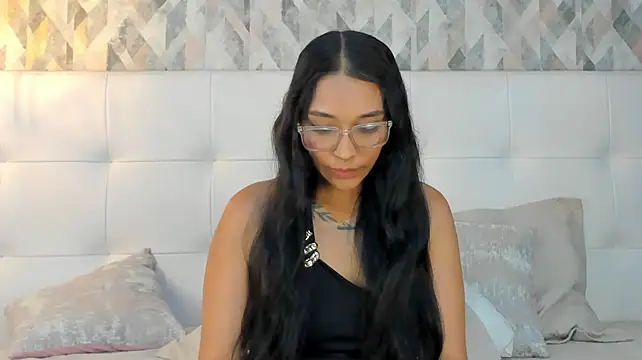 Roseaurora stripchat live cam model