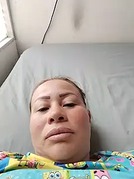 LaraCaliente stripchat live cam model