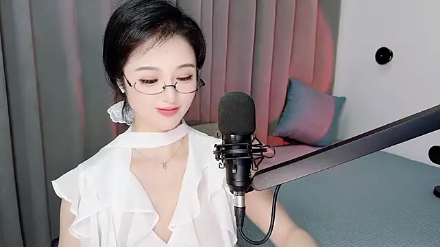 Momo-Wow stripchat live cam model