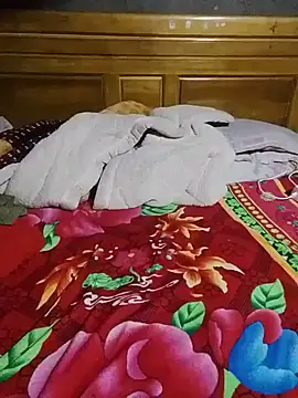 NyloveSquirt stripchat live cam model