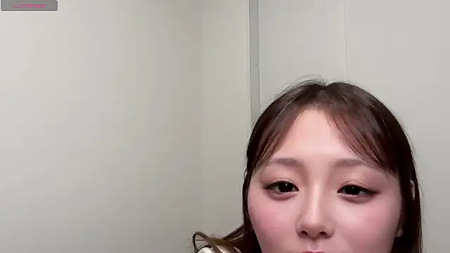 yuiyamada stripchat live cam model